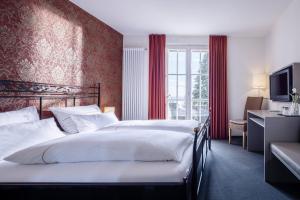 Small Double Room with Balcony and Lake View room in Villa Neugarten