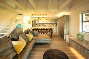 Barefootin Beachfront Cottage, Loadshedding-Proof, Steps Away from Langebaan Main Beach Bliss