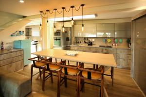 Barefootin Beachfront Cottage, Loadshedding-Proof, Steps Away from Langebaan Main Beach Bliss