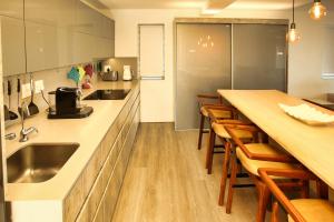 Barefootin Beachfront Cottage, Loadshedding-Proof, Steps Away from Langebaan Main Beach Bliss