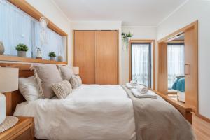 Privilege Apartment Santana with Rooftop Pool, Village Marina - Olhão