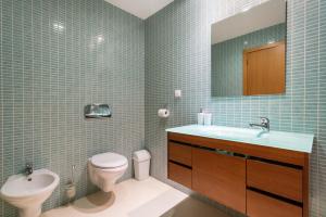 Privilege Apartment Santana with Rooftop Pool, Village Marina - Olhão