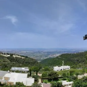 Large Vacation Apartment With A Stunning View In Isfiya, Mount Carmel - דירת נופש עם נוף מדהים בעספיא - Nesher