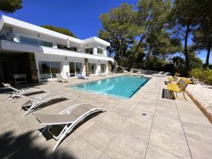 Villa 6 Chambres, Piscine, vue Mer, à Proximité de la Plage , Cavalaire-sur-mer