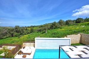 Villa Silentium Ionia by PosarelliVillas