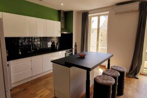 Appartements Duplex 4 pers, plein centre de Montignac-Lascaux : photos des chambres