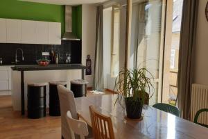 Appartements Duplex 4 pers, plein centre de Montignac-Lascaux : photos des chambres