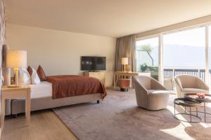 Suite with Mountain View
