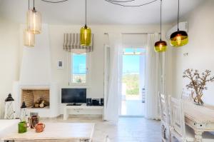 Welcoming Villa in Naxos with Sea and Mountain Views