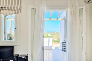 Welcoming Villa in Naxos with Sea and Mountain Views