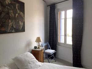 Appartements Appartement d'une chambre avec vue sur la ville terrasse amenagee et wifi a Saint Genis des Fontaines a 8 km de la plage : photos des chambres