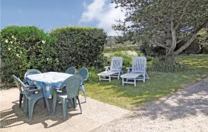 Maisons de vacances Cozy Home In Lestre With Wifi : photos des chambres