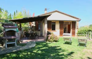 Chalet Elena in Montescudaio, ground floor with fenced garden