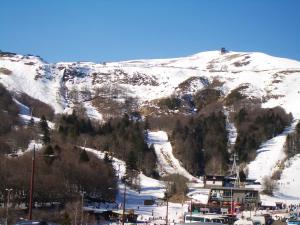 Chalet charmant à Saint-Gènes-Champespe avec parking privé