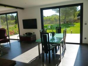 Villas Villa charmante a Eyragues avec piscine privee : photos des chambres