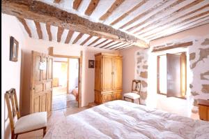 Spacious House in Llano de Bureba with Fireplace & Mountain View