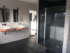 Villas grande villa, piscine chauffee, proche Bordeaux : photos des chambres