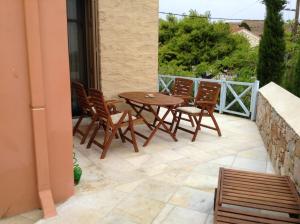 Charming house with sea view in Chrousa, fenced garden