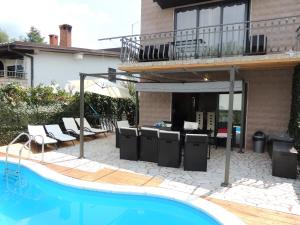 Welcoming Villa in Vantačići with Pool and Sea View