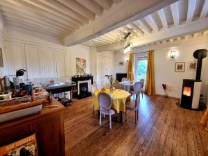 B&B / Chambres d'hotes LE MANOIR- CLUNY : photos des chambres