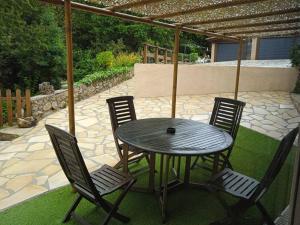 APPARTEMENT NEUF ET INDÉPENDANT DANS REZ-DE-VILLA