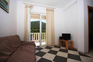 Cosy Apartment in Žrnovo - 30 sqm with Shared Pool