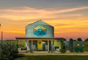 Silo House At Laughing Llama Farm - Mooreville