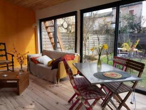 Chalets Chalet d'une chambre avec jardin clos et wifi a Lamastre : photos des chambres