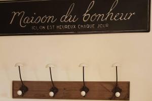 Maisons de vacances La Bassiere, Gite de charme, au centre d'un village typique : photos des chambres