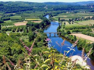 Maisons de vacances La Bassiere, Gite de charme, au centre d'un village typique : photos des chambres