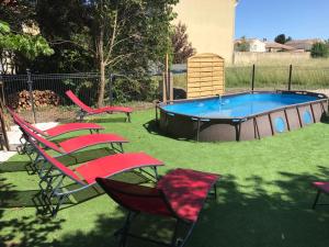 Villas Villa, piscine, jardin, barbecue, proche centre : photos des chambres