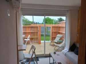 Appartements Location Studio independant avec terrasse ,les vignes d'elian : photos des chambres