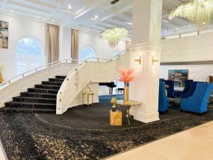 3 Bedroom Apt Ocean-Front Resort The Alexander