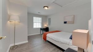 Stylish 3BR 3BA Colonial House by CozySuites