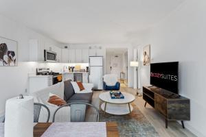 Boardwalk 2BR 3BA Condo CozySuites at Showboat