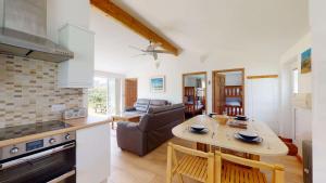 F26 Porthia, Riviere Towans