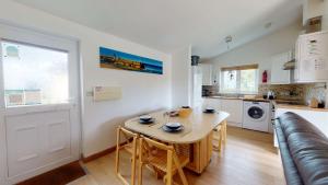 F26 Porthia, Riviere Towans