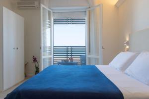 Triple Room with Sea View room in Hotel Kiss