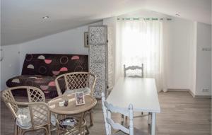 Appartements Awesome apartment in Saint-Pe-sur-Nivelle with WiFi : photos des chambres