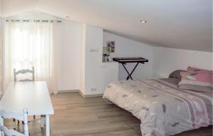 Appartements Awesome apartment in Saint-Pe-sur-Nivelle with WiFi : photos des chambres