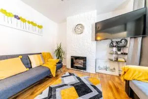 Stylish 3-bed Terraced House with Wi-Fi - 查塔姆