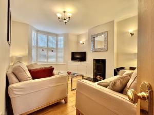 Wickland Cottage by inspirestays-com