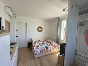 Studio le Monroe les pieds dans leau 10 m de la mer