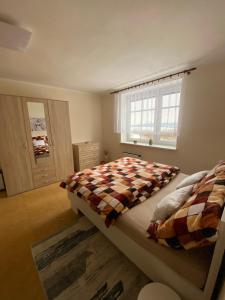 Rodinný apartmán 3+1 (65 m² ) v plném vybavení se nachází v krásné vesničce Horní Město na úpatí hor v oblasti Jeseníků