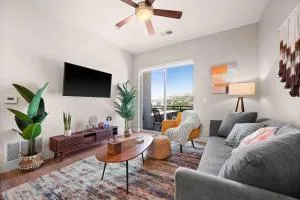 City View - Downtown Walking Palace - Cobble Knoll Condominium