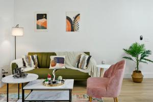 TWO Cozysuites with Pool Jacuzzi in Glendale 10&03