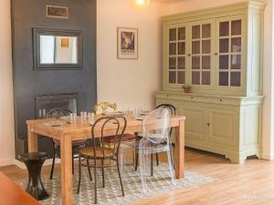 Maisons de vacances Maison de Caractere, Proche Gare et Centre, 6-8 Couchages, Jardin et Terrasse Privee - FR-1-349-202 : photos des chambres