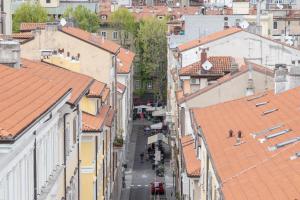 Svevo, rustico centrale con parcheggio a Trieste