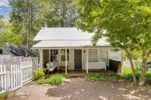 Charming Home Less Than 2 Mi to Downtown Hendersonville! - Флэт-Рок