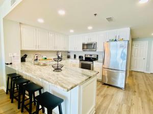 Beach Club 1004B by ALBVR - Beachfront Beauty - New appliances and bunk beds